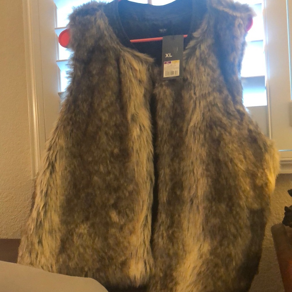New super cute vest